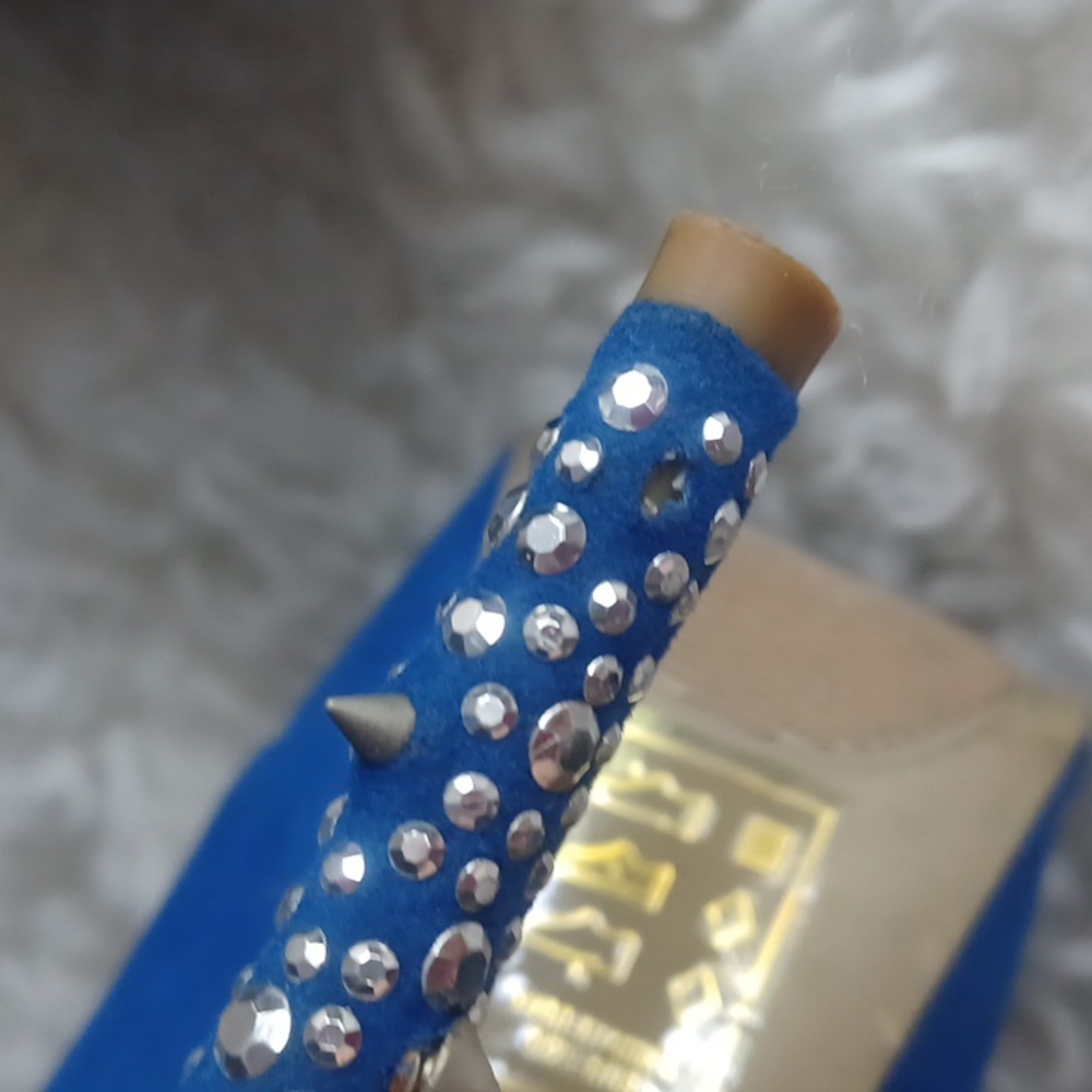 Studded platforms - Picture 10 of 16